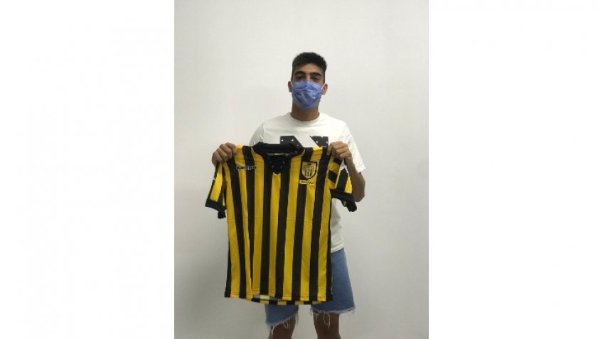 Seis juveniles firmaron su primer contrato con Santamarina